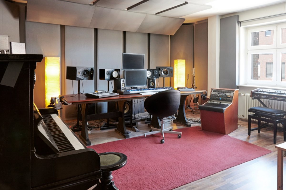 Beatgees with ADAM A8X Studio Monitor