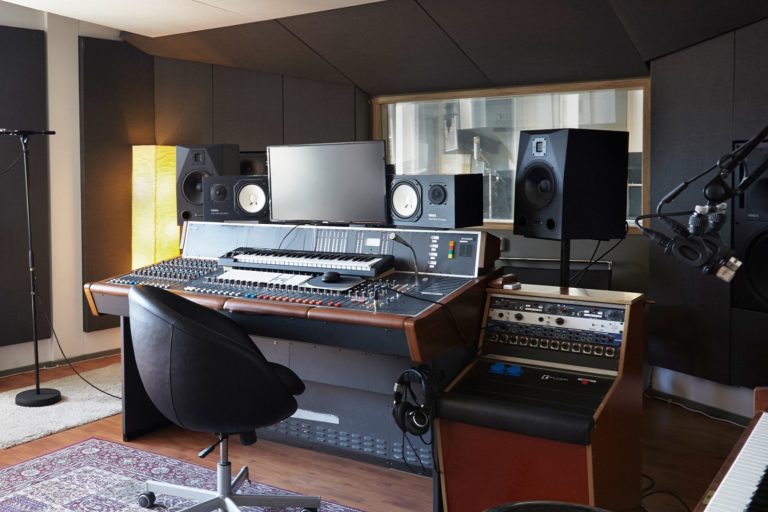 Beatgees with ADAM P22A Studio Monitors