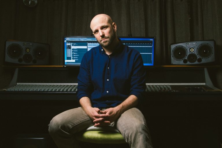 Chris Schmelzer ist ein in Berlin lebender Produzent und Mixing-Engineer. Seine musikalische Sozialisierung erfolgte ...