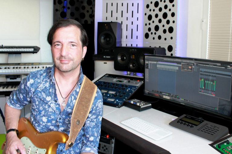 Giovanni Vindigni hat sich als Dozent und Producer/Komponist vieler Produktionen in Deutschland einen Namen gemacht ...