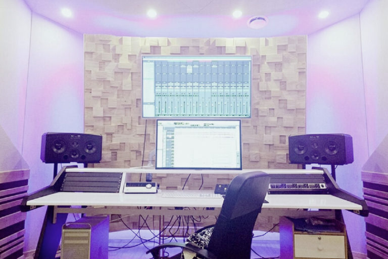 M.Z Studio成立于2017年4月，隶属于西安创声娱乐文化传播有限公司，是西北地区顶尖的专业级音乐制作、录音机构...