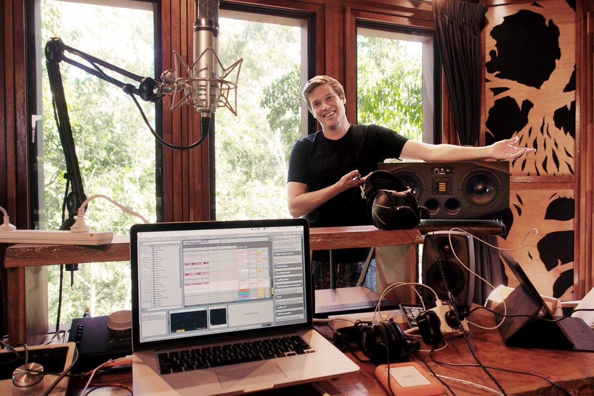 adam-audio-a77x-studio-monitor-tom-thum