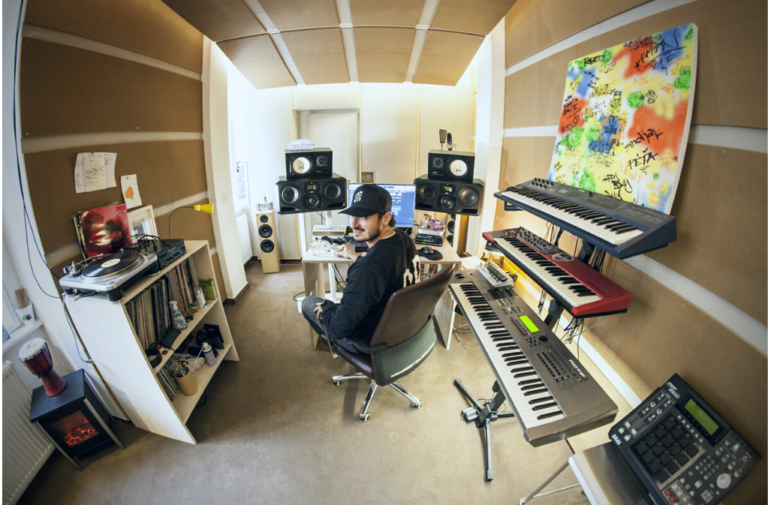 Mike traffik studio Adam Audio S3H