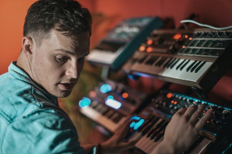 adam-audio-t8v-studio-monitor-t10s-subwoofer-hunchback-music-paul