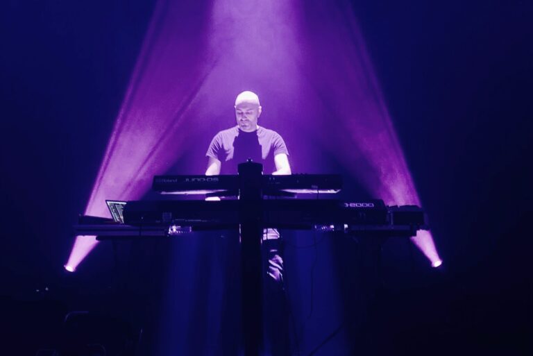 adam-audio-s3h-studio-monitors-sub15-subwoofer-cristian-tiu-live