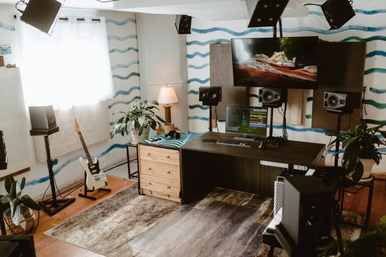 El estudio Sound Shepherds trabaja en proyectos de estéreo a Dolby Atmos creando el sonido y la música para películas, juegos y ...