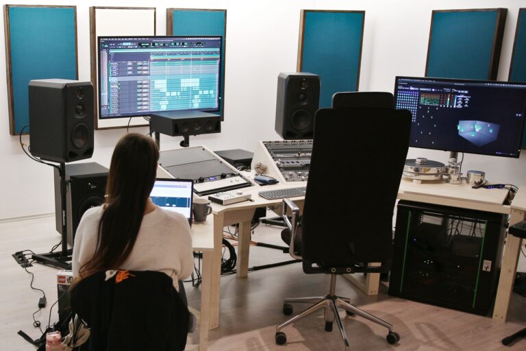 adam-audio-s3v-a44h-studio-monitors-feinklang-mastering