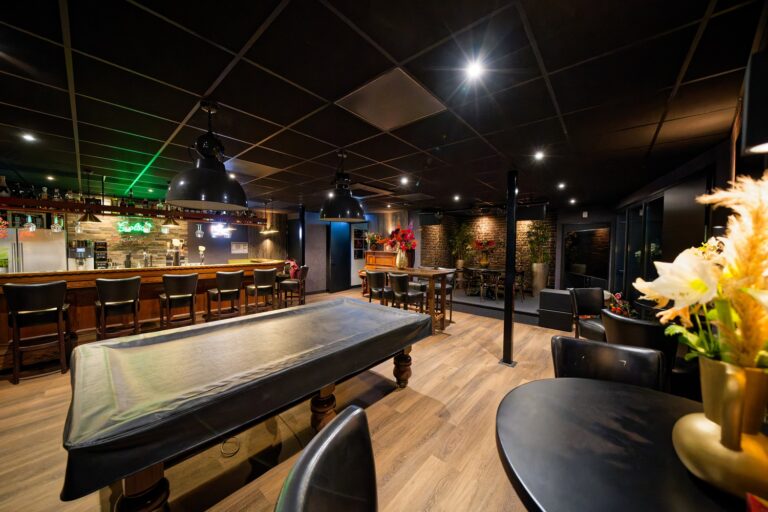 adam-audio-s3h-studio-monitor-helderop-studios-lounge